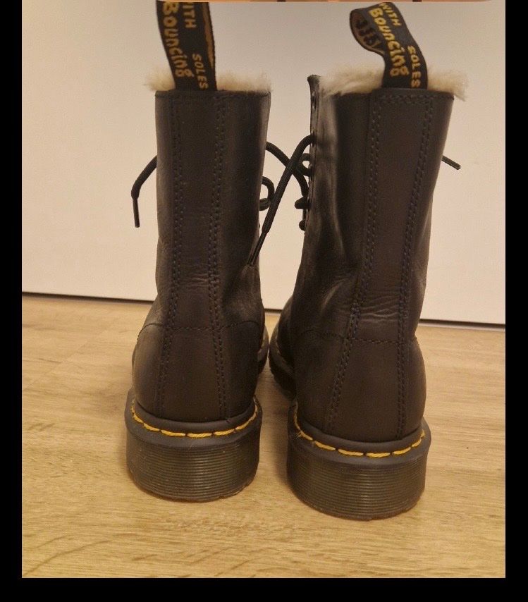 Dr. Martens Chaussures hommes: Dr. Martens Gr. 41 mit Warmfutter – D'occasion à Brenzikofen par Martha_V 1