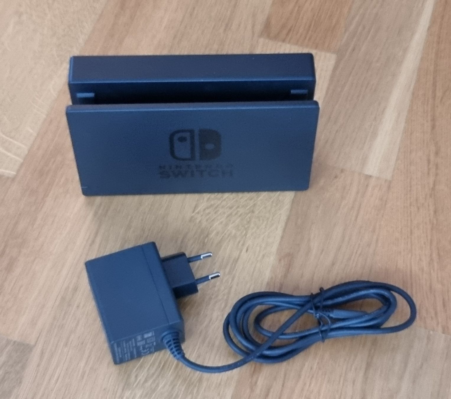 Nintendo Console: Nintendo Switch Docking Station + Netzteil, Top Zustand! – Usato da Lostorf venduto da eressea28