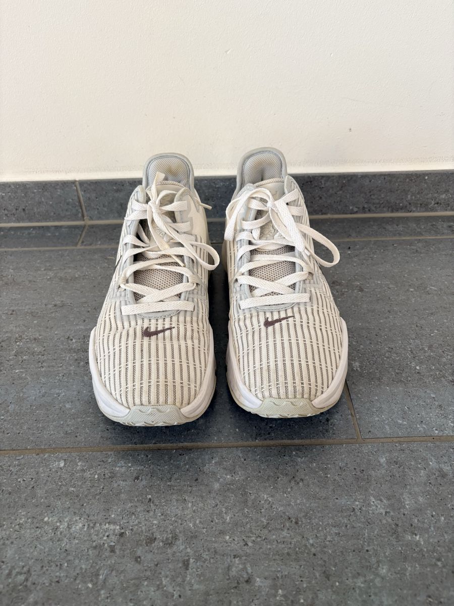 Nike Herrenschuhe: Nike Air Schuhe US 9.5 – Gebraucht aus Seengen von Matrix2020 1