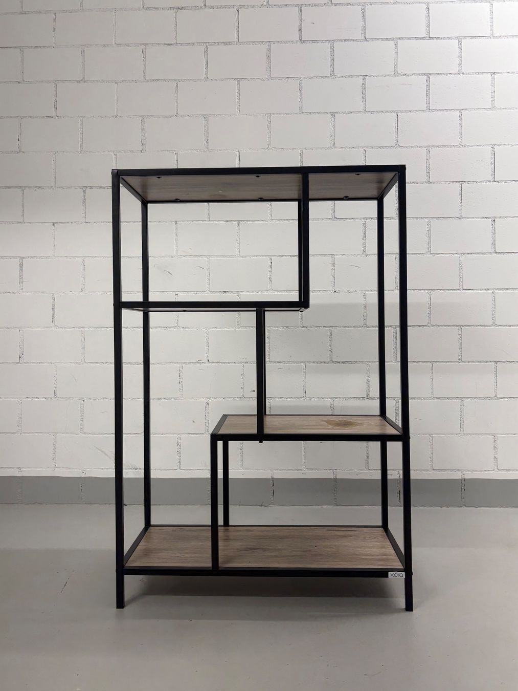 Scaffali: GESTELL, METALL, REGAL, DESIGN, SCHWARZ, EICHEN-LOOK – Usato da Dachsen venduto da Sven_Jasper