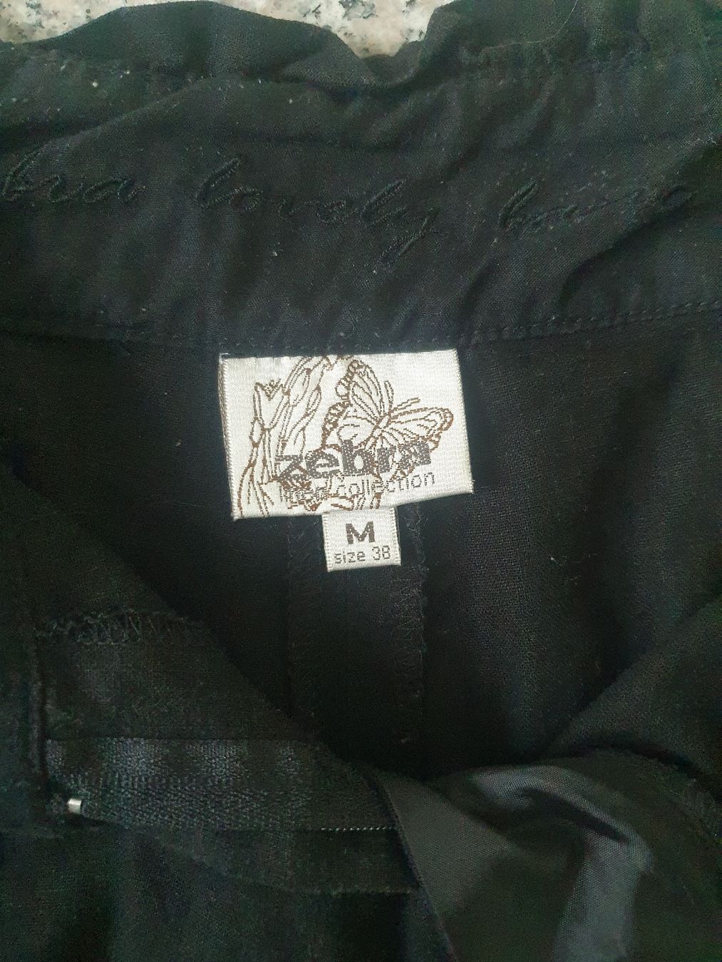 Pantaloni: Schwarze Shorts Gr. 38. – Usato da Moosseedorf venduto da Sonnenschein.. 2