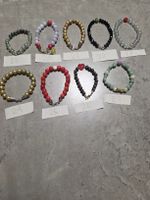 Bracelets à vendre. Livraison possible dans le monde entier.