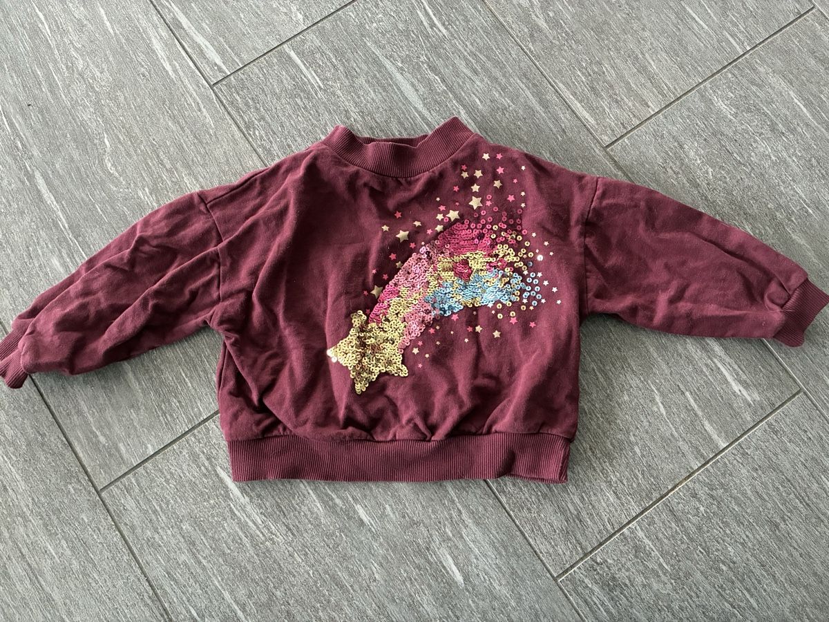 Pullover & Sweatshirts: Pullover Gr. 104, bordeaux mit Regenbogen und Sterne ✨ – Gebraucht aus Muhen von Sally203