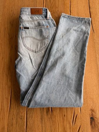 Schöne Lee Jeans Grösse W24 L31 MOM STRAIGHT