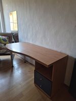 Scrivania con cassettiera