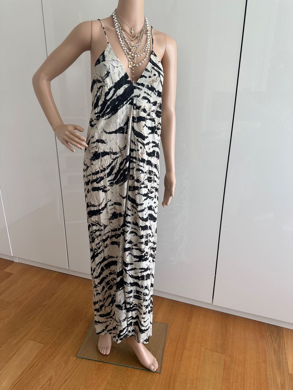 Mango Kleider: Sommerliches Maxikleid mit Tiermuster, Grösse XS – Gebraucht aus Thalwil von GerSutter