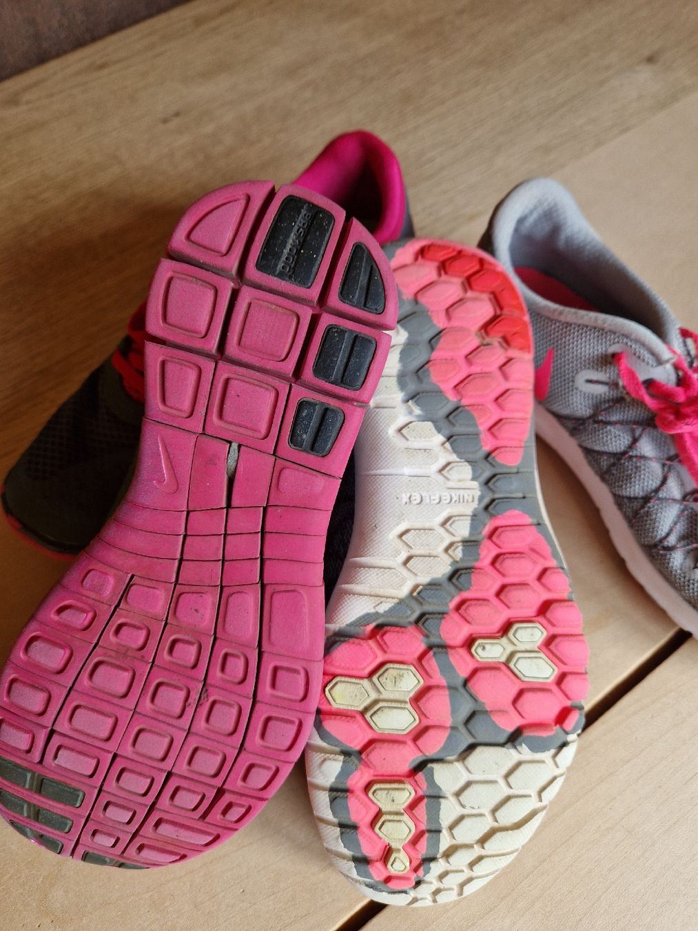 Nike Chaussures filles: Nike Laufschuhe  Grösse 36.5  – D'occasion à Jaun par RD03 4
