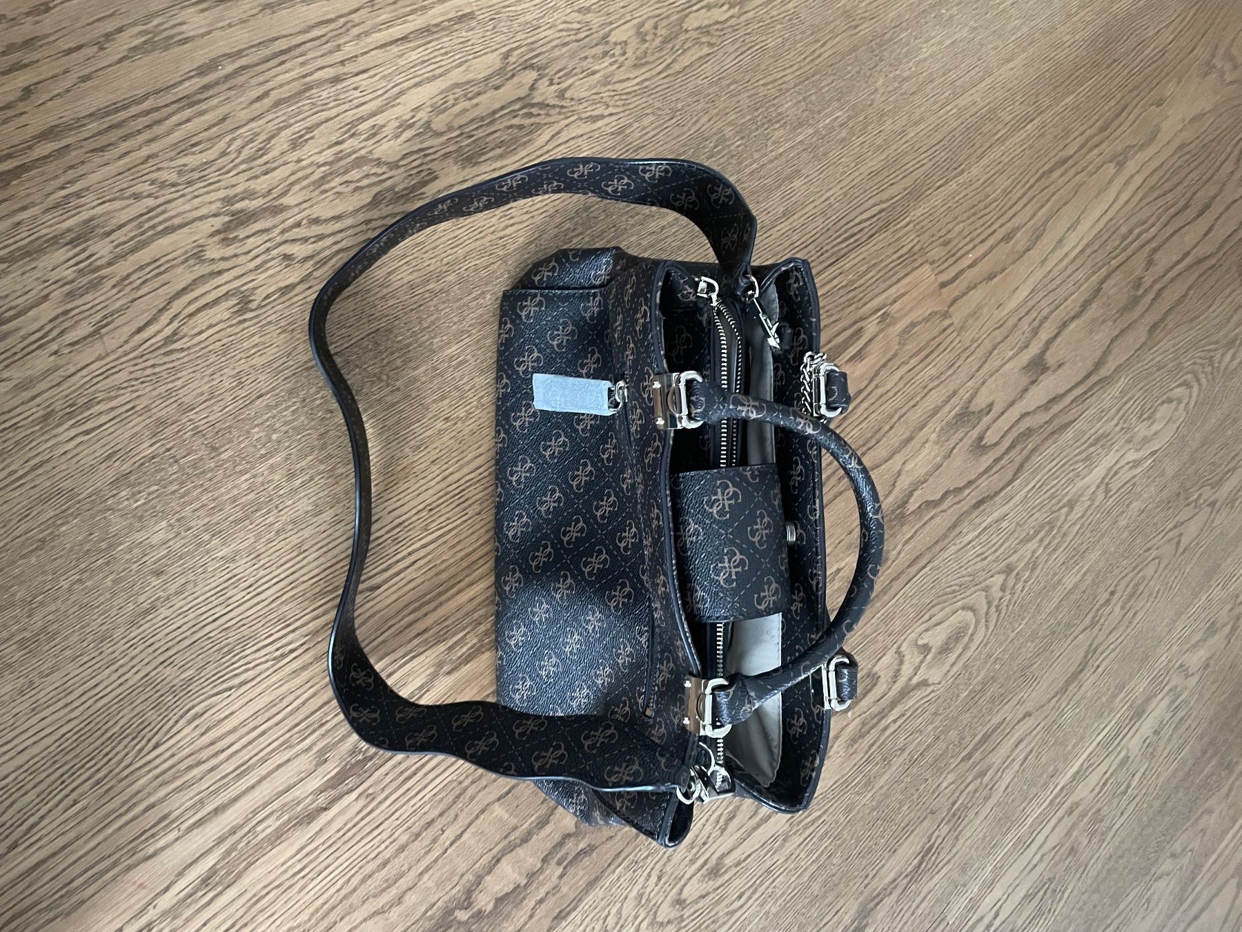 Guess Borse da donna: Guess Handtasche – Nuovo (secondo la descrizione) da Brunnen venduto da ysi_g8tr 2