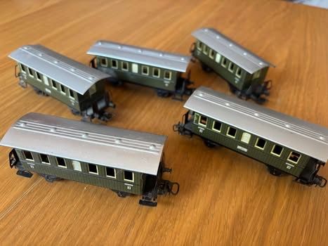Märklin Modellini di ferrovie: Wagons Märklin 5 pcs  – Usato da Orbe venduto da car_8grw 5