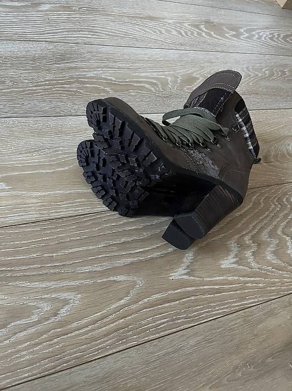 Damenschuhe: Vends bottillons femme – Gebraucht aus Crans VS von cei_qws7 3