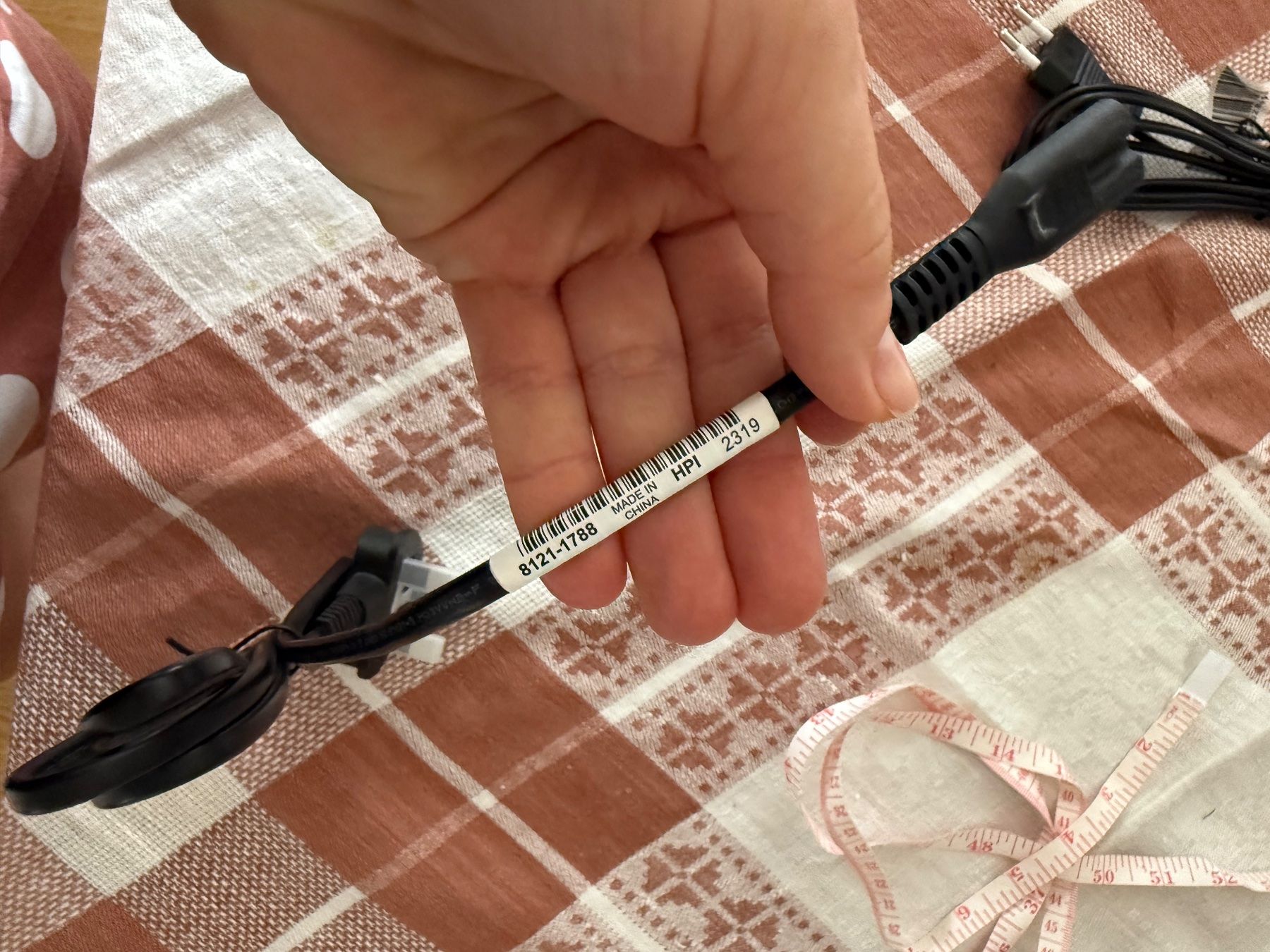 Kabel: Neuwertiges Netzkabel mit Stecker, Schwarz, HPI 2319 – Gebraucht aus Riehen von ann_76jw 2