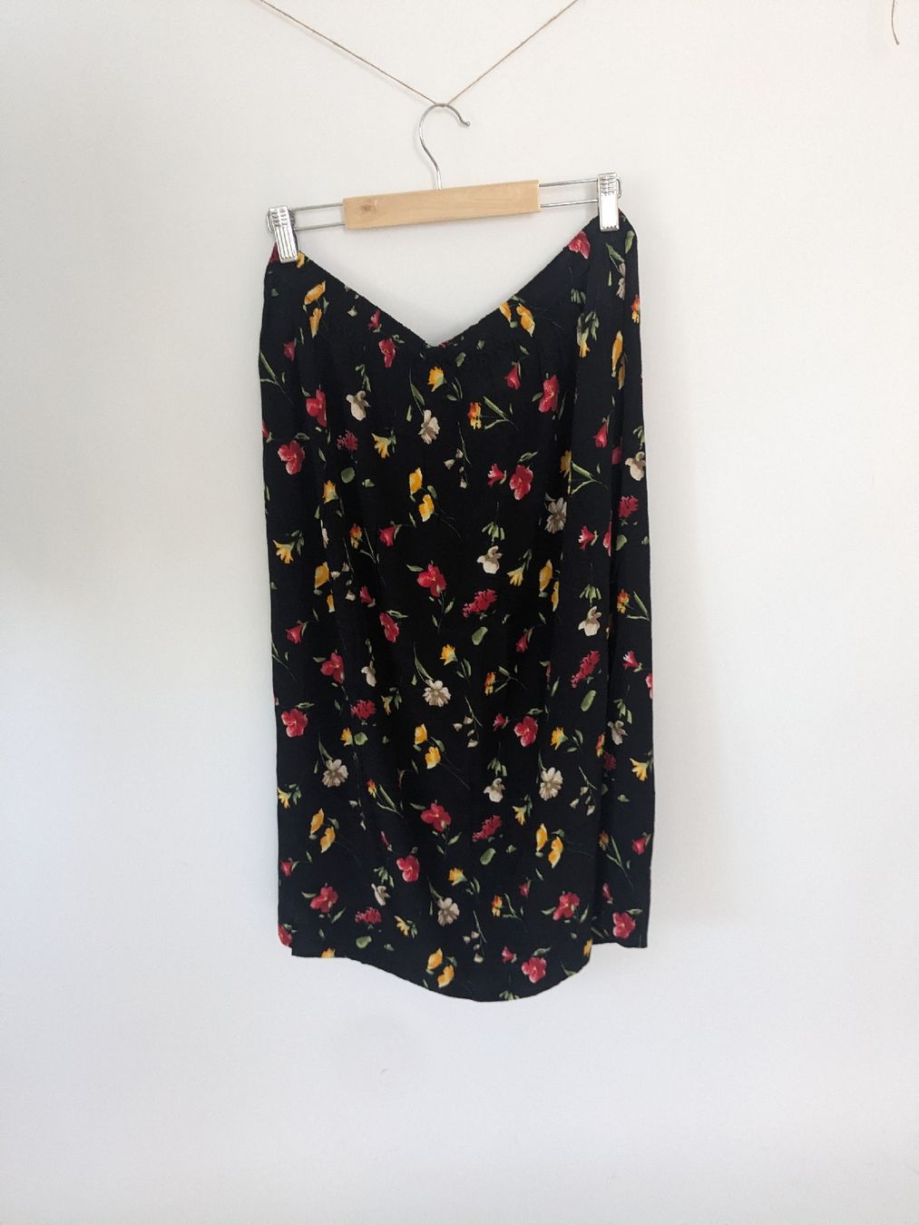 Gonne: Rock mit Blumenmuster schwarz Grösse 42 Rayon  – Usato da Rorschach venduto da olg_5qq2 1