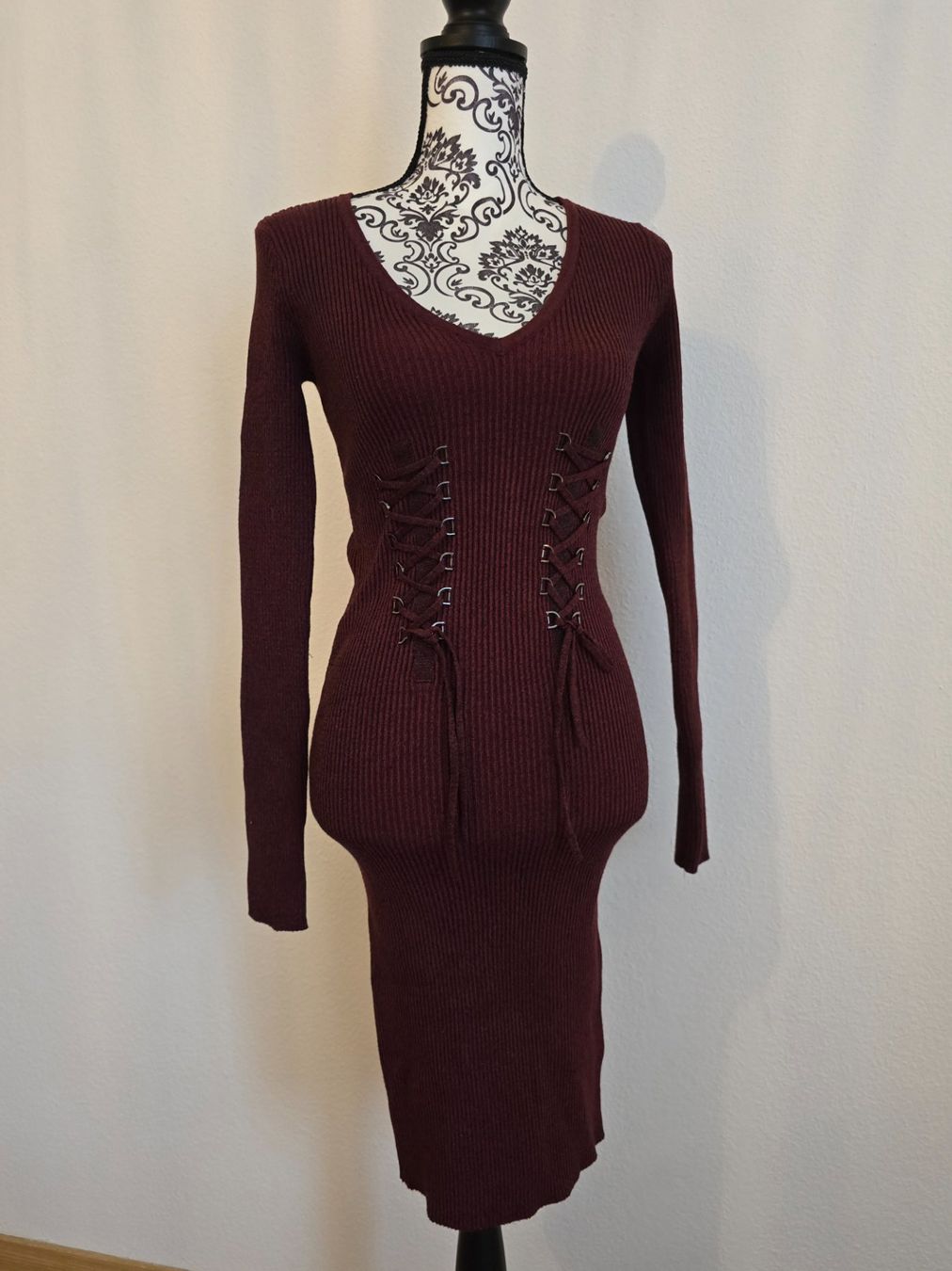 Guess Vestiti: Robe pull GUESS neuve avec étiquette – Nuovo e nell'imballaggio originale da Genève venduto da cec_d6pg