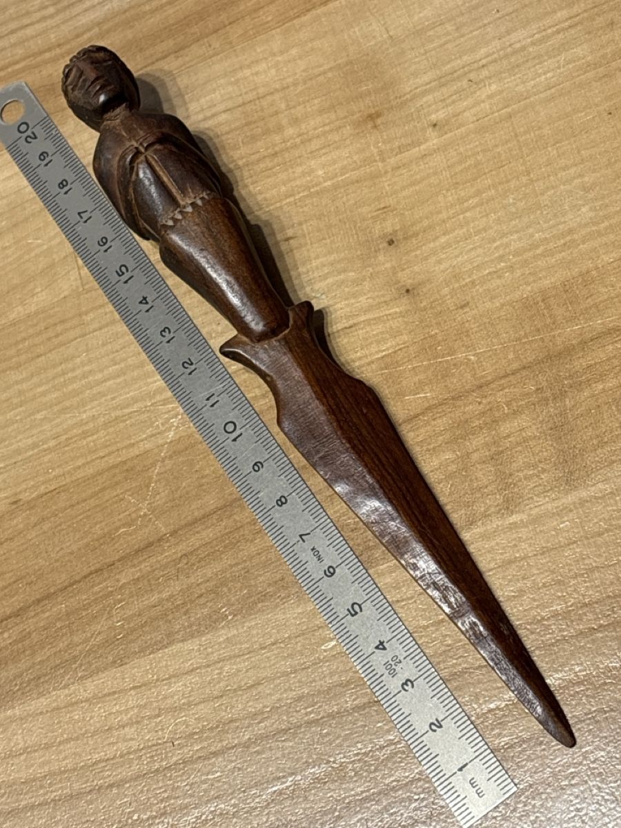 Altro materiale per ufficio: Brieföffner aus Holz / Mensch Figur – Usato da Rümlang venduto da euqinom16
