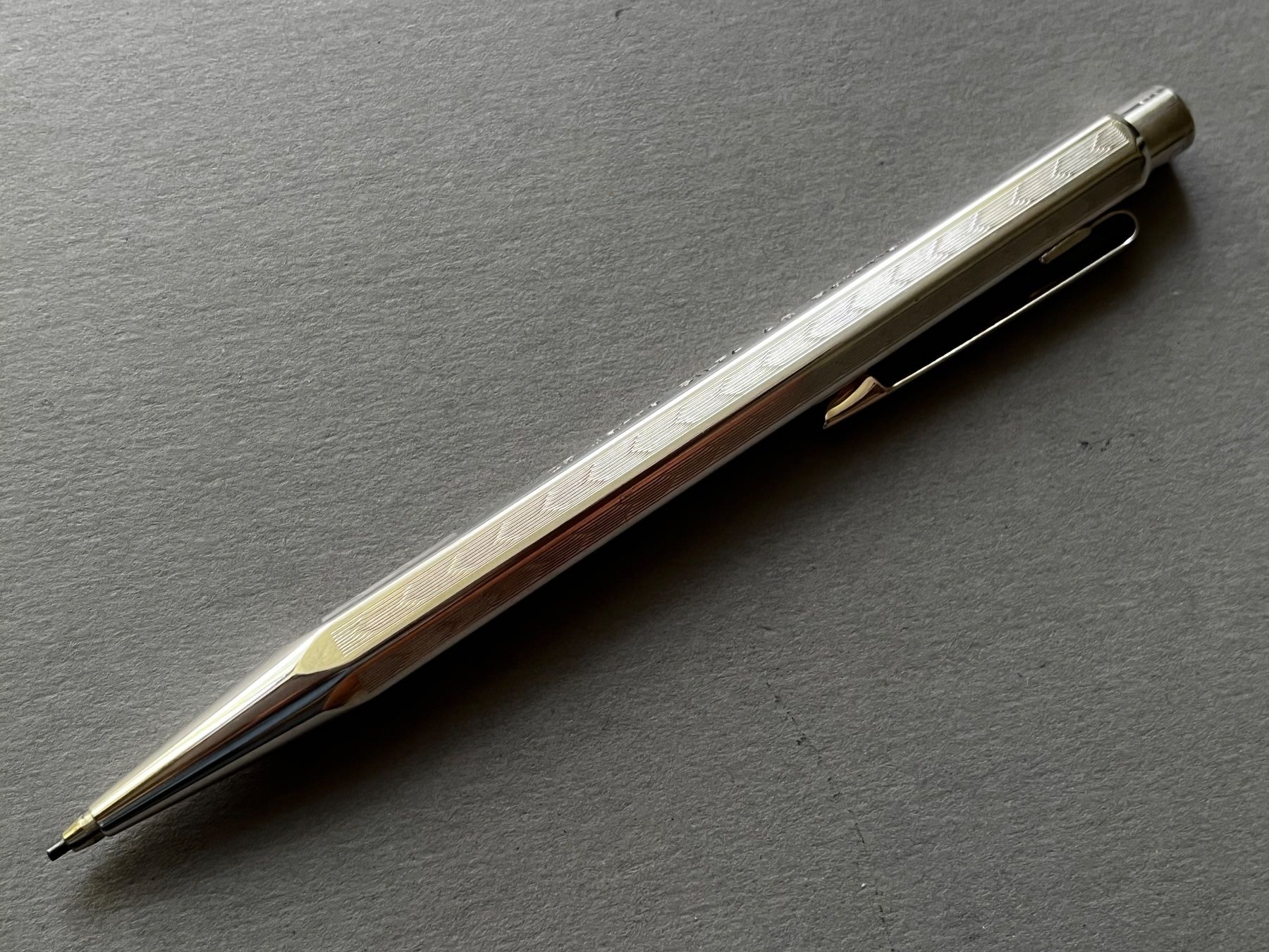 Caran D'Ache Matite, matite colorate & gessi: Caran d’Ache Ecridor Minenhalter - Chevron, versilbert cm – Usato da Zürich venduto da FV.vintage