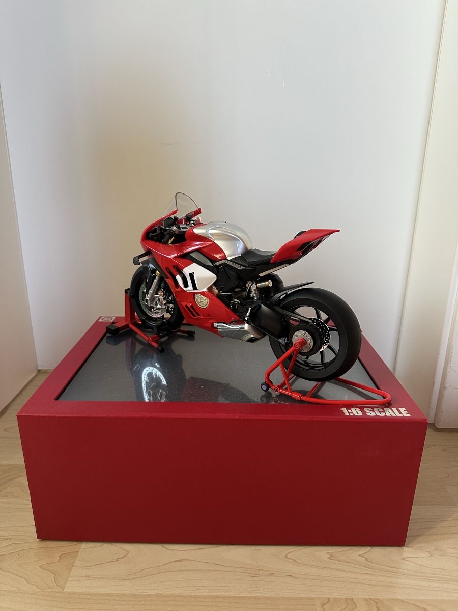 Ducati Kits de montage: 1:6 Ducati Panigale – Neuf avec emballage d'origine à Obfelden par Marko593 1