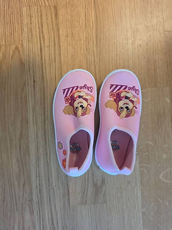 Scarpe per ragazze: Badeschuhe Gr.28 – Usato da Emmenbrücke venduto da Nil86