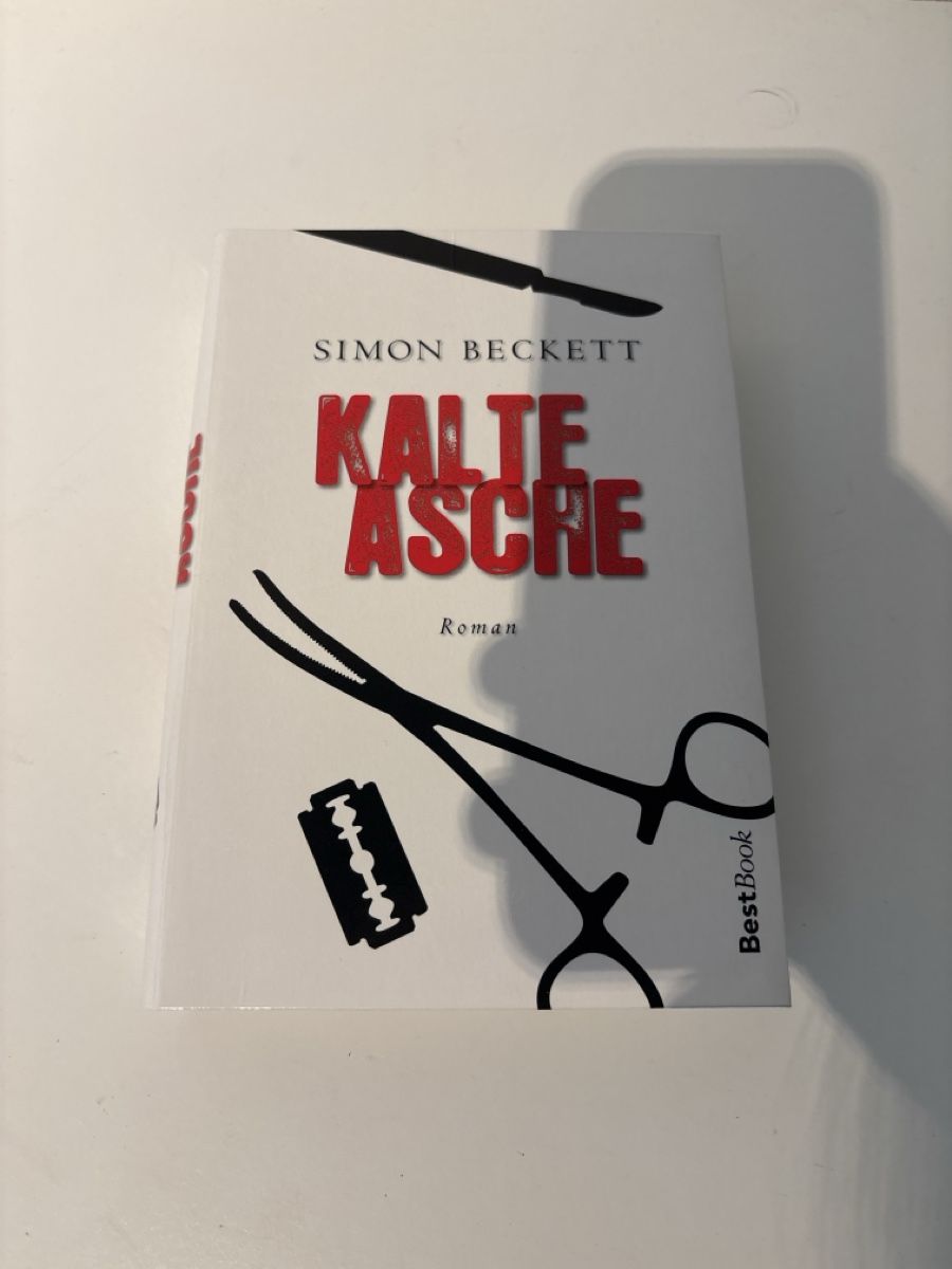 Libri: Simon Beckett - Kalte Asche, neuwertig – Nuovo (secondo la descrizione) da Adliswil venduto da ninotschka7