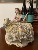 Dame mit Mandoline und Papagei. Dresden 20. Jh. Porzellan