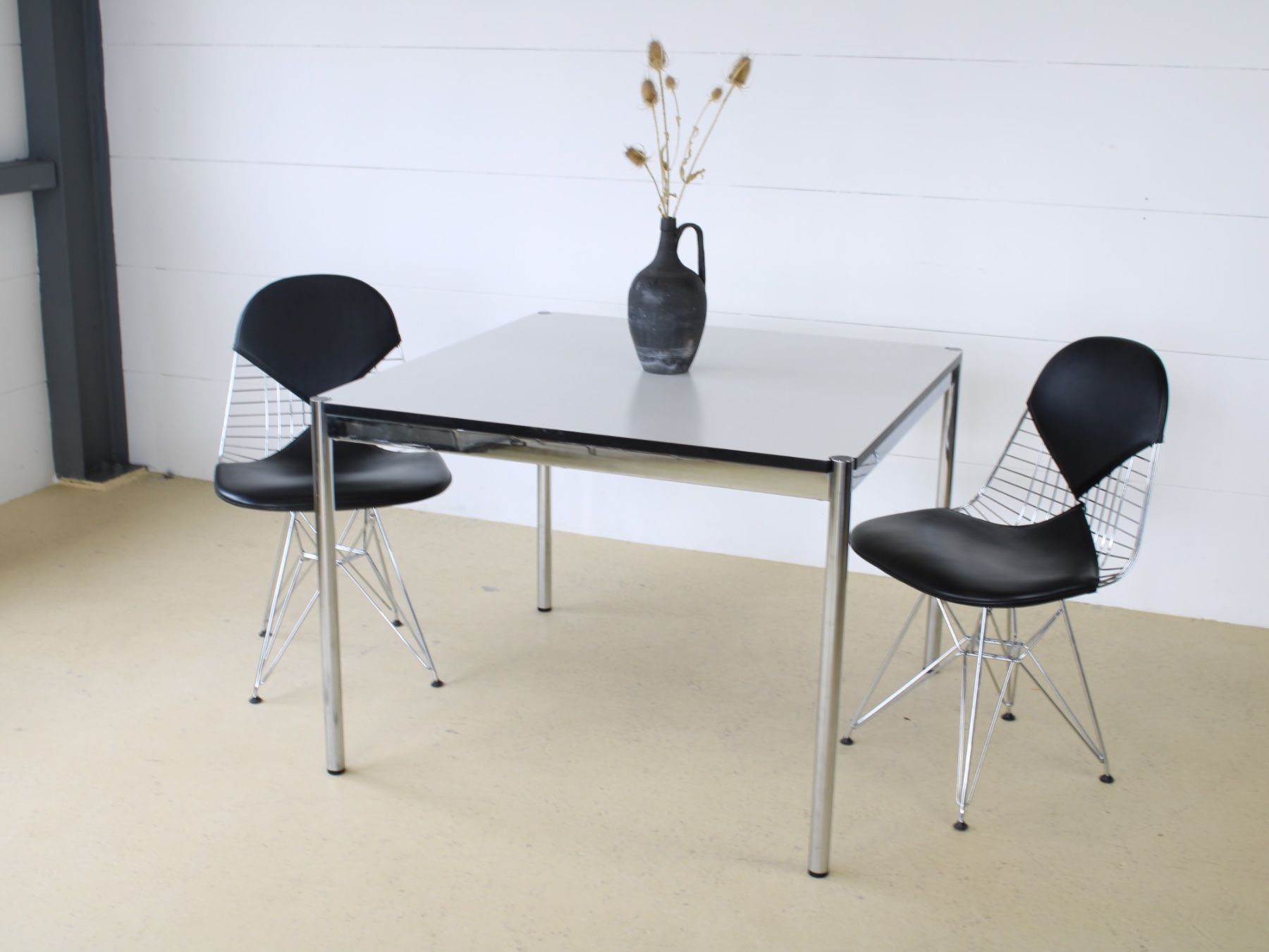 USM Scrivanie: USM Tisch (90cmx90cm) – Usato da Meinisberg venduto da atelier_TILIJA 4