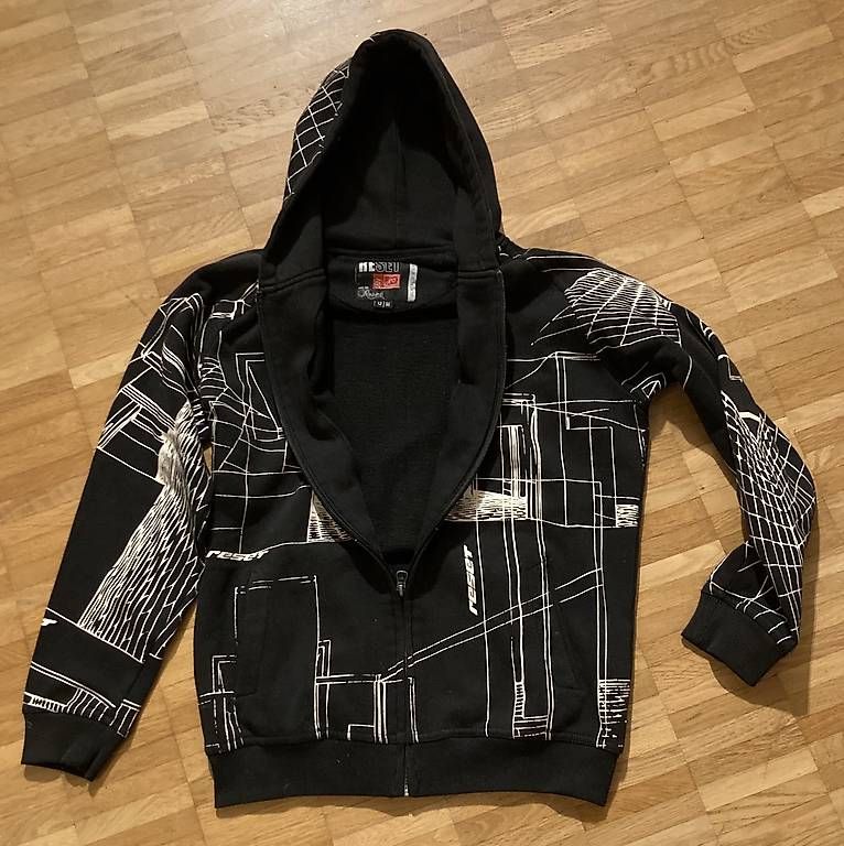 Maglioni & Felpe: Pulli mit Kapuze Gr 152/158 – Usato da Fislisbach venduto da MichaHa 1