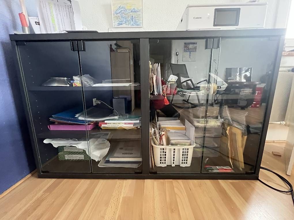 Kommoden: Sideboard mit 2 Glastüren – Gebraucht aus Lyss von tba_myd7