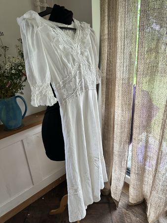 Antikes weisses Kleid mit Häckeleinsätzen Gr. 34