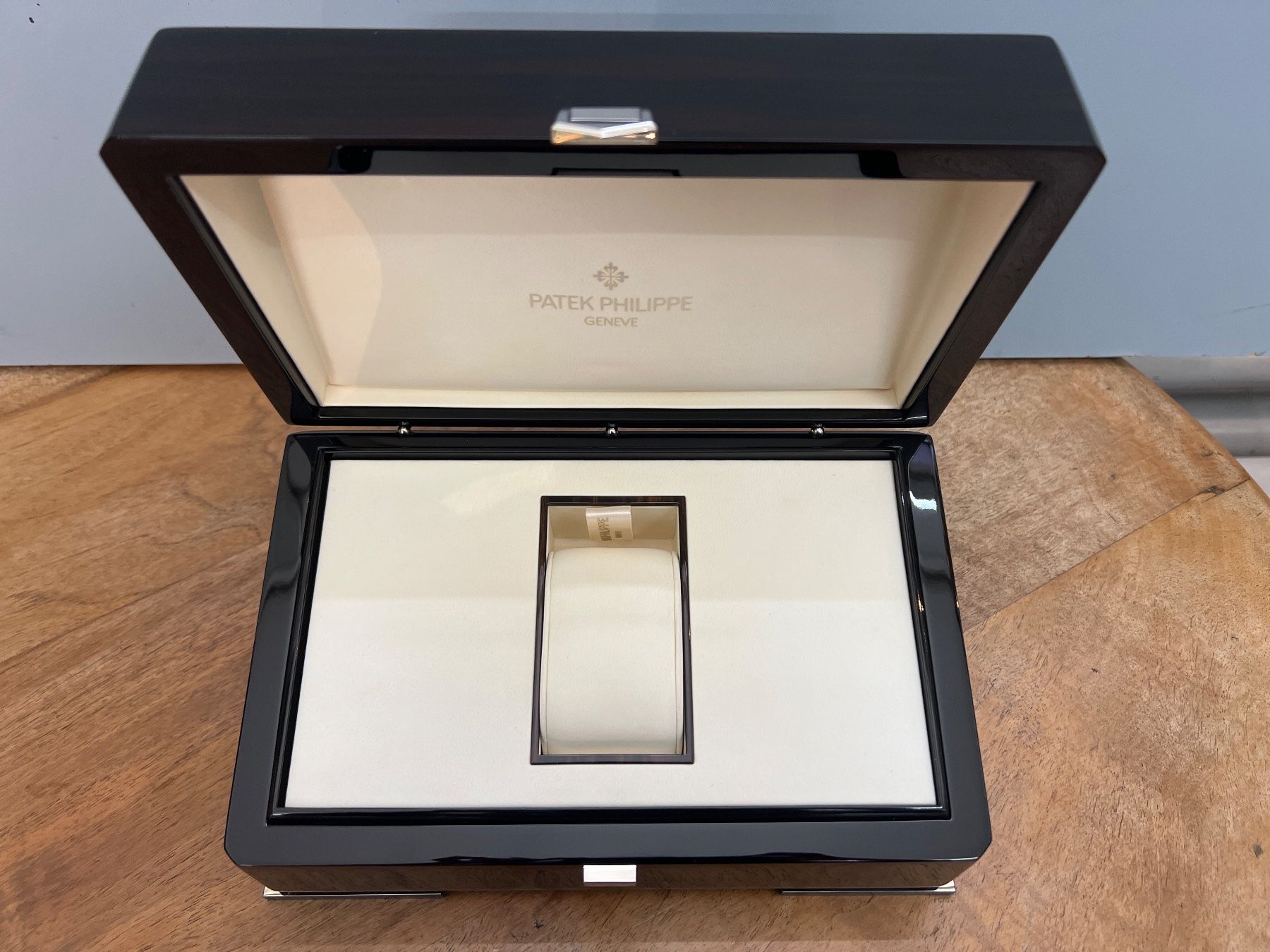 Patek Philippe Orologi: PATEK PHILIPPE Genève Uhrenbox – Usato da Otelfingen venduto da Yossi-68 6