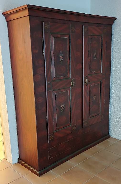 Armadi: Antiker Schrank – Usato da Laupersdorf venduto da Brunitos