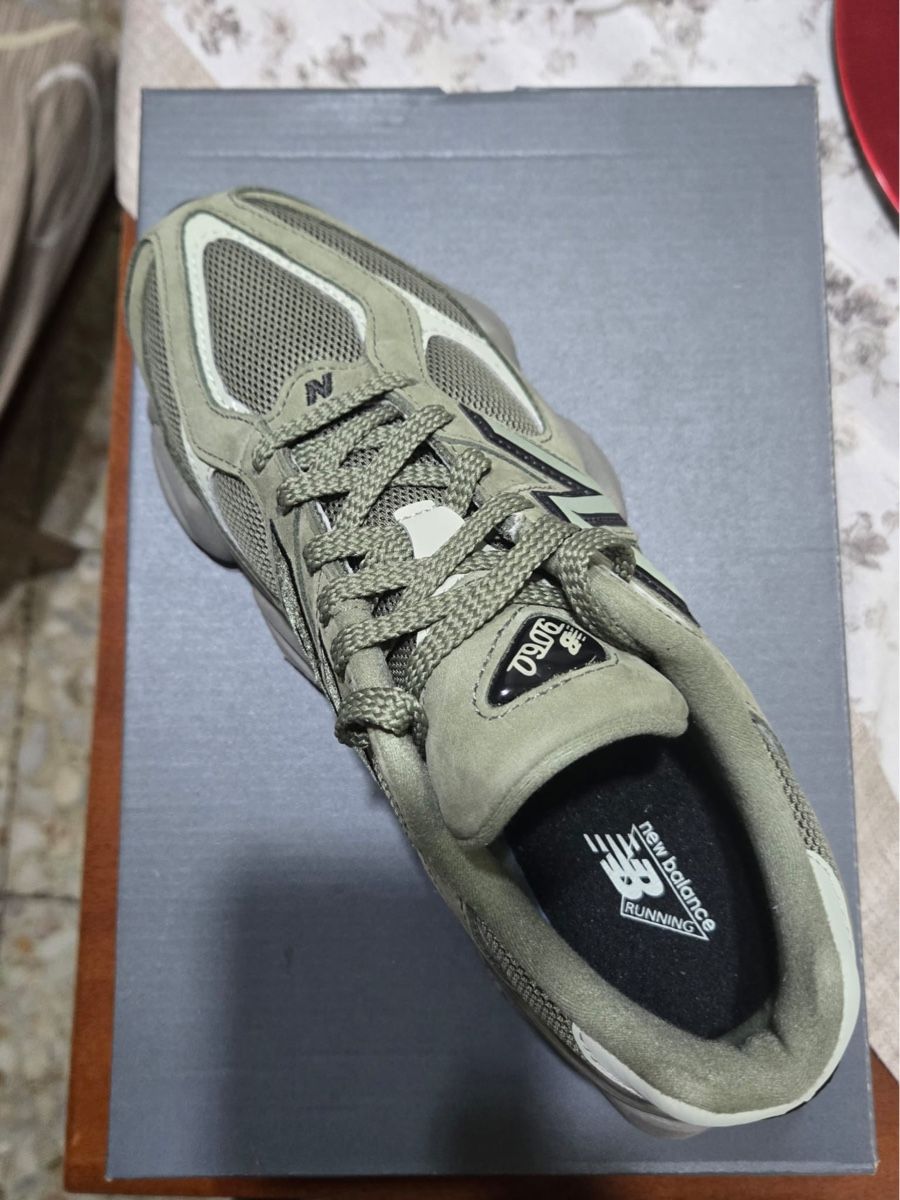 New Balance Scarpe da uomo: New Balance 9060 "Sea Salt", Taille 42 neuves – Nuovo e nell'imballaggio originale da Boudry venduto da jul_l9mr 3
