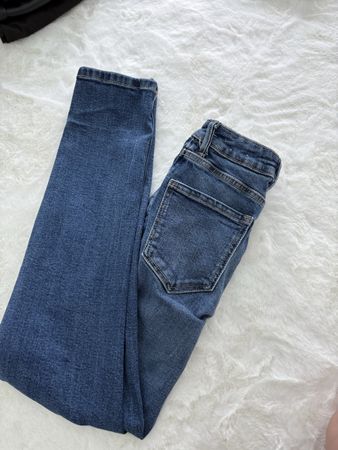 Stradivarius Jeans Grösse 32 Top Zustand für den Frühling