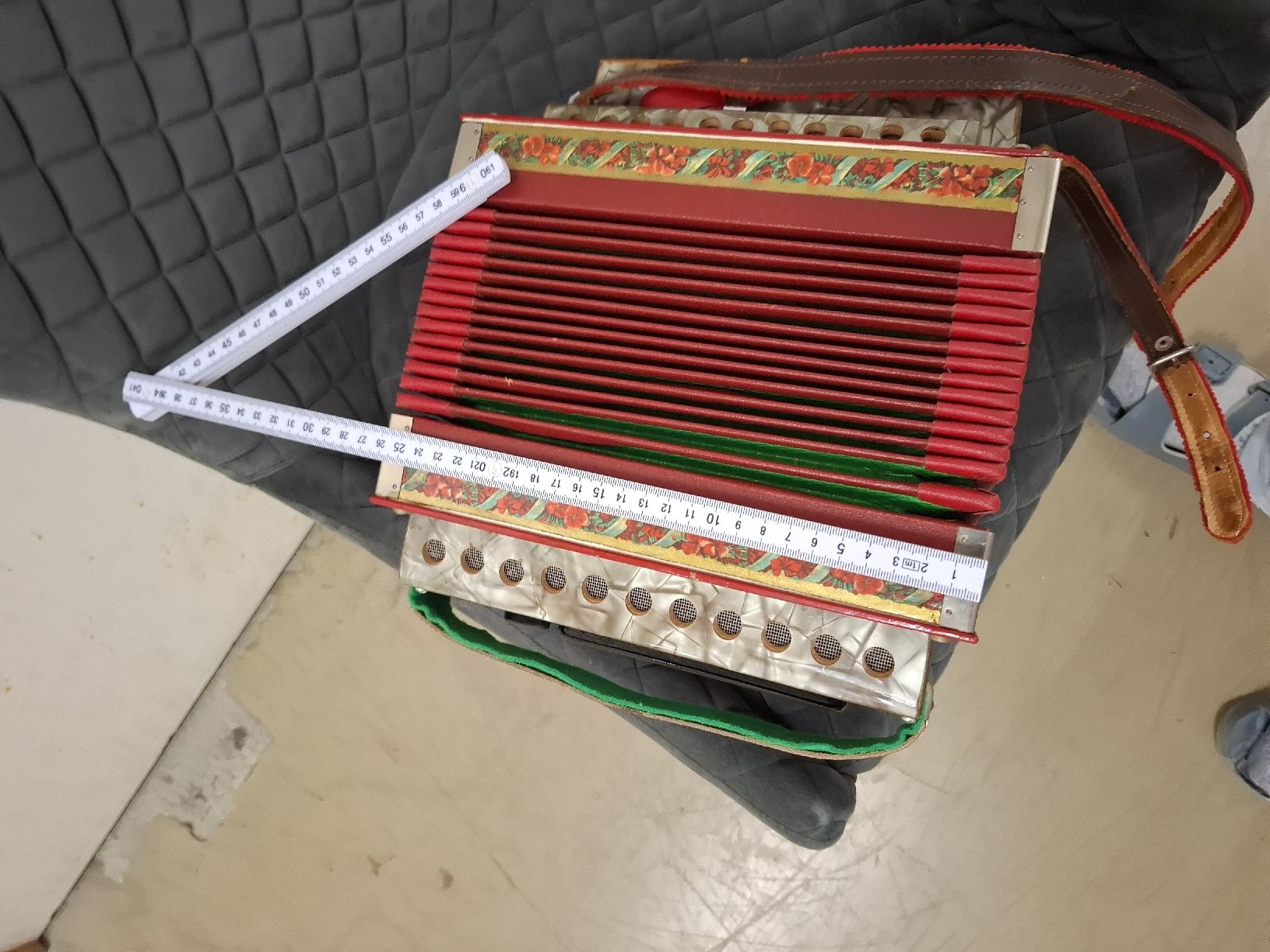 Strumenti musicali: Schwyzerorgeli klein – Usato da Villeneuve venduto da BibiVintage 9