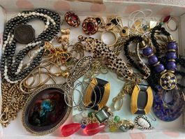 Lot de bijoux vintage - Bagues, Colliers, ….