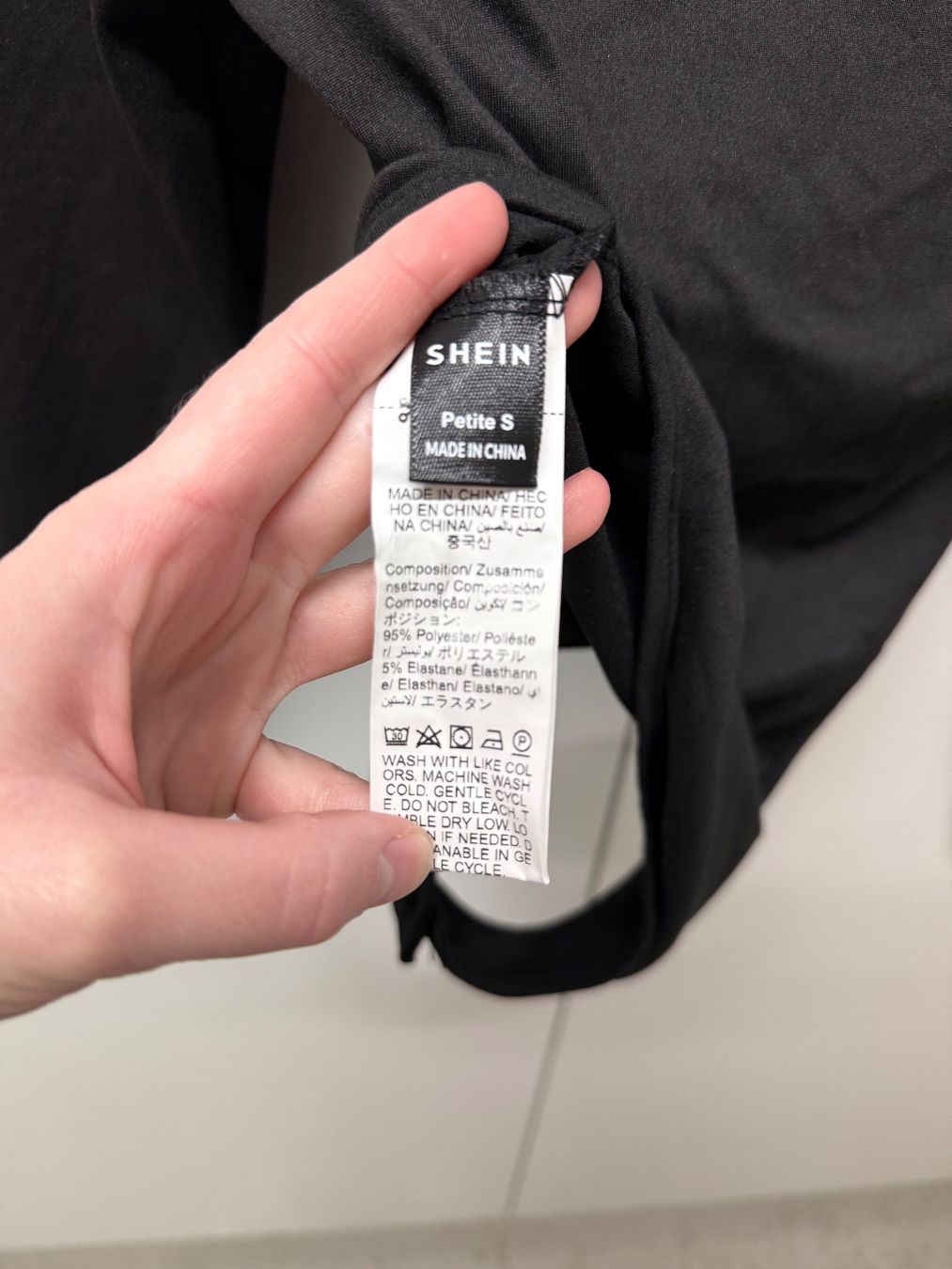 Shein Top: Schwarzer Body mit langen Ärmeln, Grösse S - Neu! – Nuovo (secondo la descrizione) da Zürich venduto da Cleo234 5