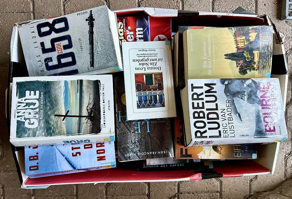 Bücher: Gratis zwei Kisten voller Bücher – Gebraucht aus Oberentfelden von Birkenblatt17 1