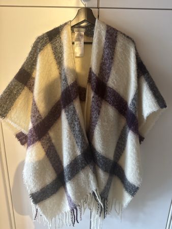 Poncho Betty & Co kariert weiss/lila