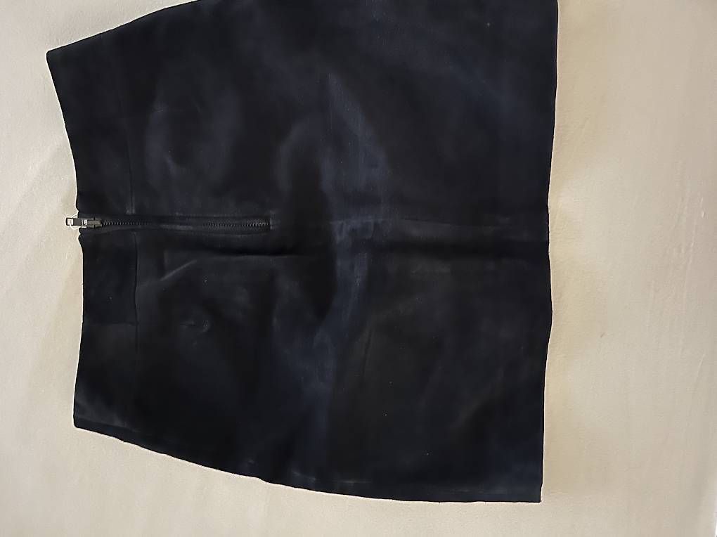 Jupes: Jupe en daim noire – D'occasion à Lavigny par Marie-N 1