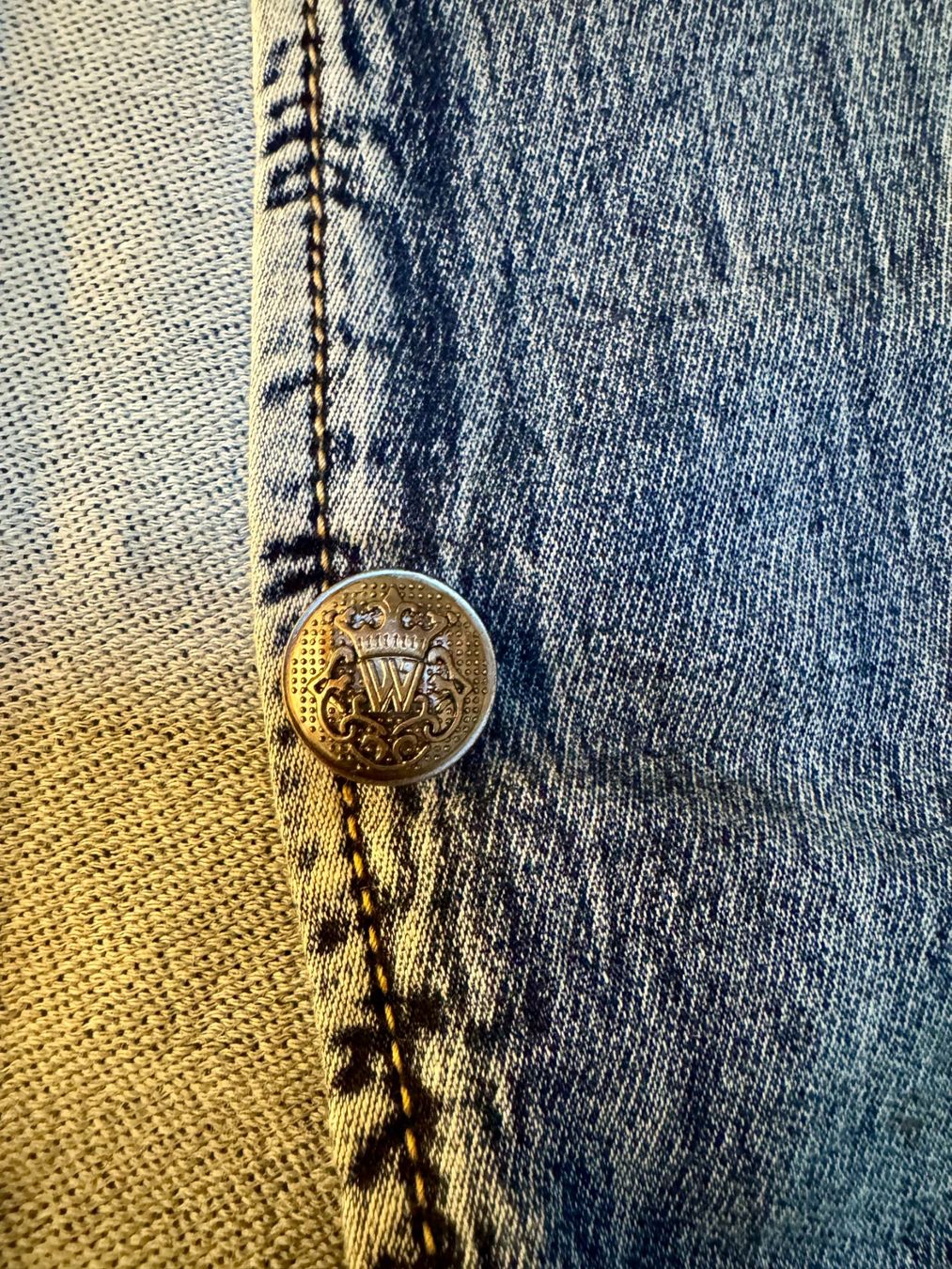 Jacken: Veste en jeans taille 40 avec col strass – Gebraucht aus Athenaz (Avusy) von Kurtzuegg 3