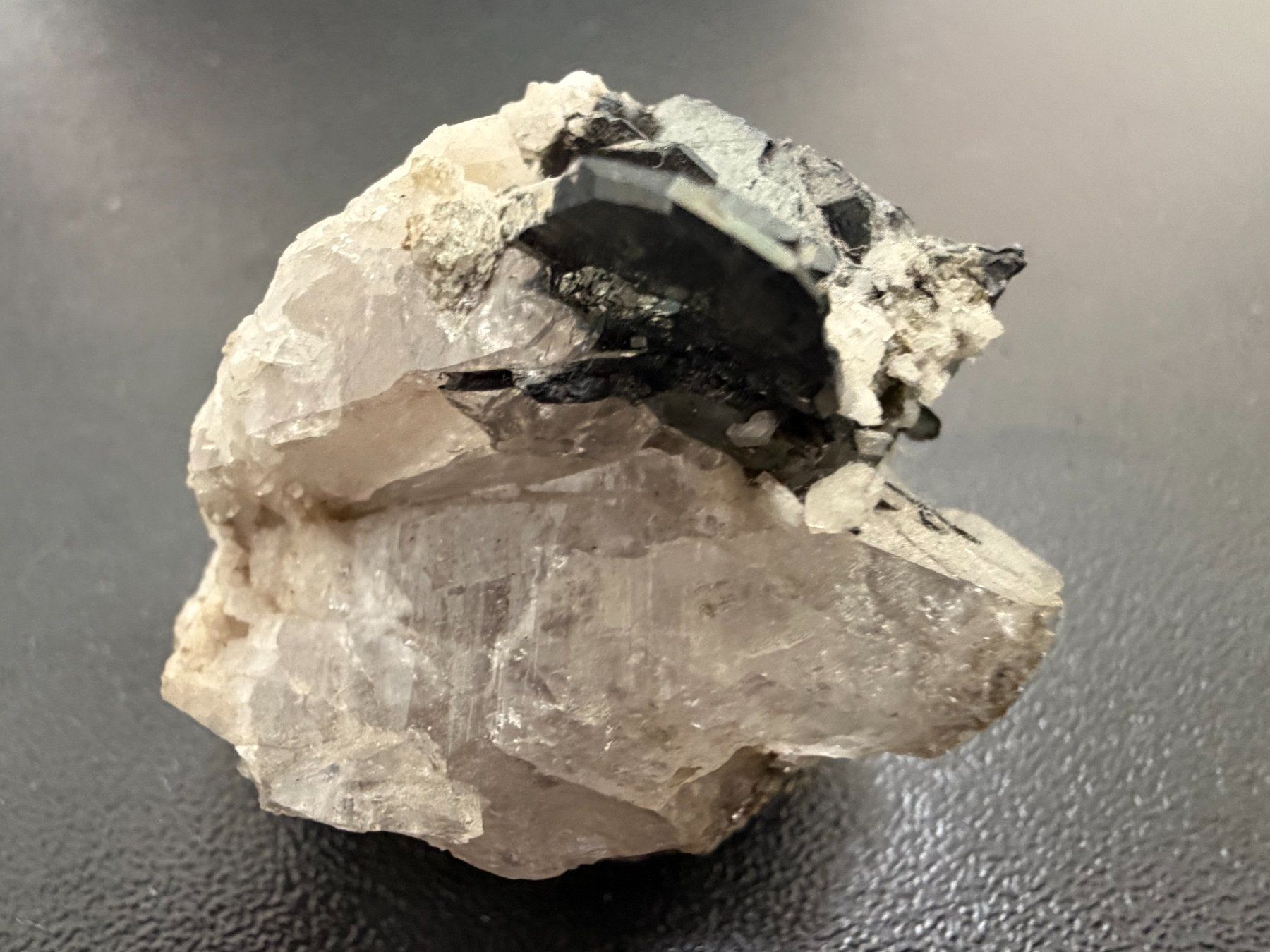 Minerali & Pietre curative: Quarz mit Cassiterit, Namibia (4.15) – Nuovo (secondo la descrizione) da Muri b. Bern venduto da Gemmes 1