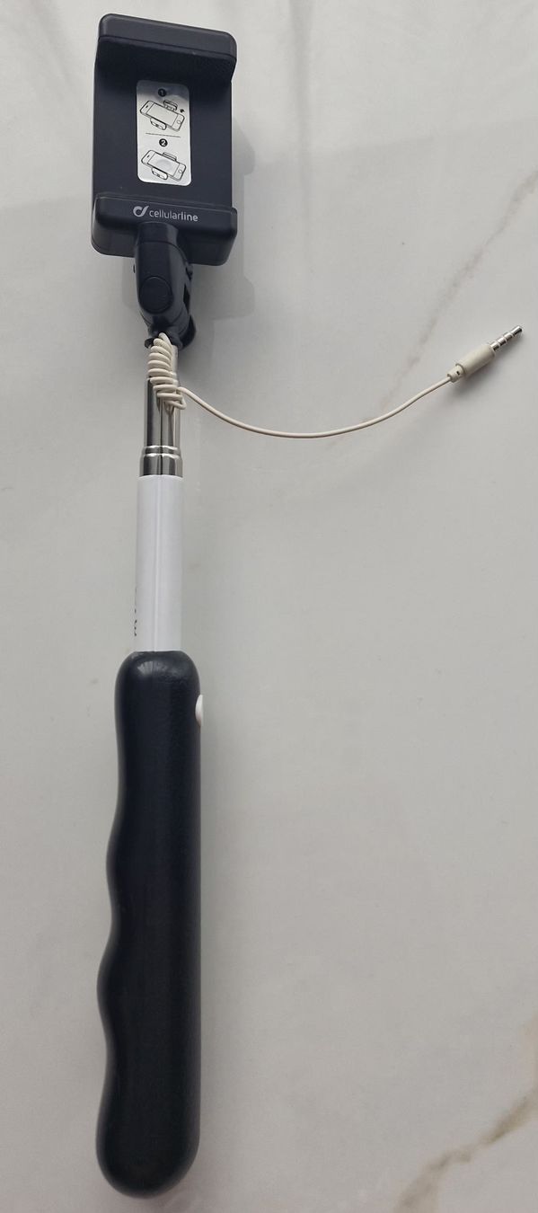 Staffe: Selfie Stick Cellutionline mit Kabel  – Usato da Grenchen venduto da Arga.11