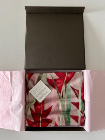 PATEK PHILIPPE Foulard "Cashmere rose" 2019, 100% cashmere