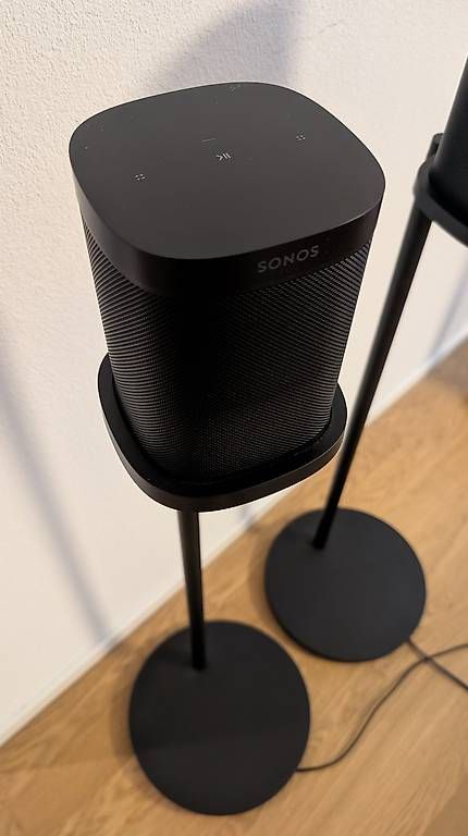 Lautsprecher: SONOS One Lautsprecher mit Ständer 2 Stk. – Gebraucht aus Luzern von DarioS90