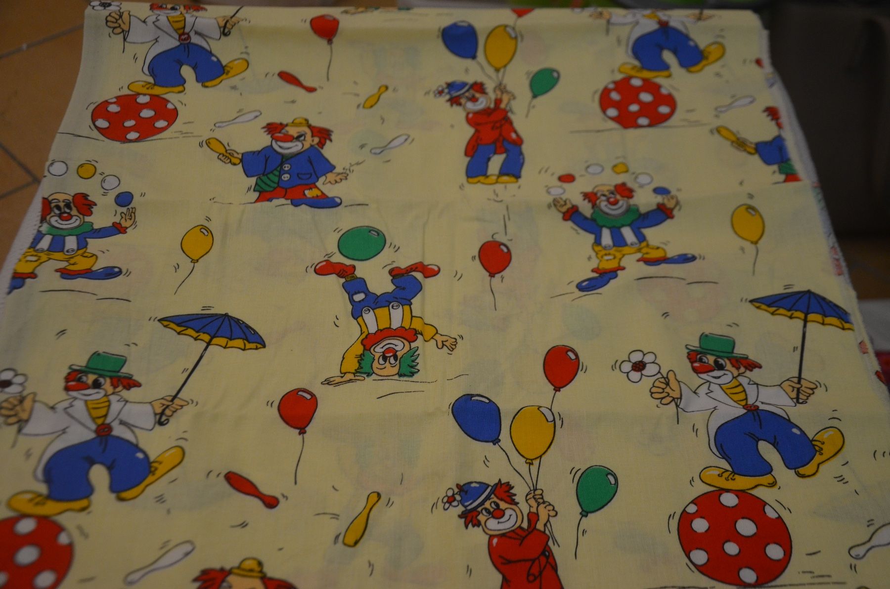 Tessuti: STOFF RESTE  BAUMWOLLE ZIRKUS - CM 180X40 – Nuovo e nell'imballaggio originale da Chiasso venduto da Dolly015