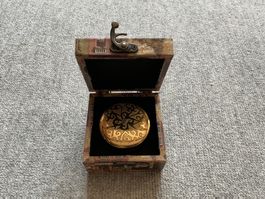 Schönes Schmuckdösli/Schatulle mit goldener Dose innen.