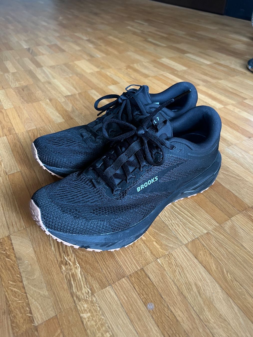 Brooks Scarpe da uomo: Brooks Revel 7 42,5 schwarz – Usato da Reinach venduto da tde_w7xg 1