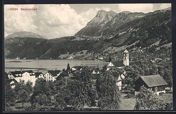 Cartoline postali: Beckenried, Ortsansicht mit See und Berg – Usato da Berlin venduto da bartko-reher