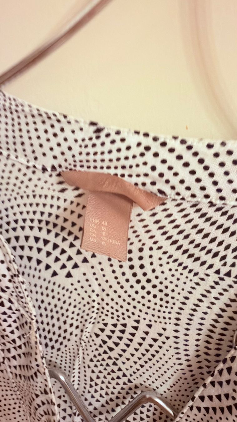 H&M Chemisiers: • Bluse mit Muster • – D'occasion à Basel par mendoza13 2