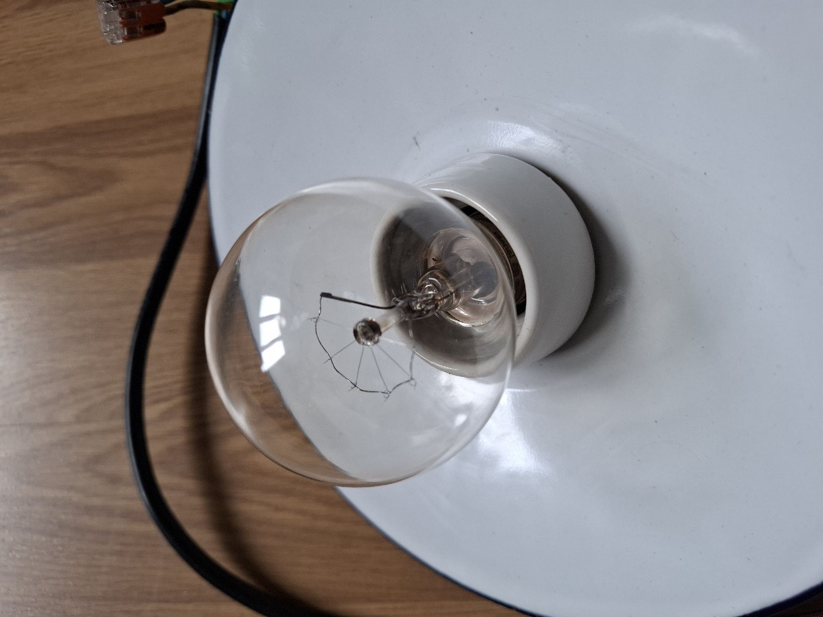 Colori: Vintage Deckenlampe weiss, Emaille Plafonnier – Usato da Aarburg venduto da Rosen_Rot_2 2