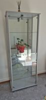 Glasvitrine mit Licht