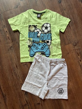 Schönes Pyjama Gr. 110/116, Neu